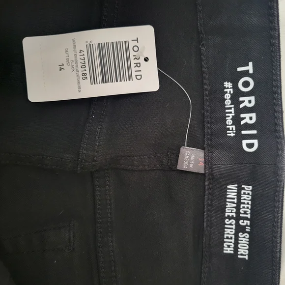 NWT Torrid Black Jean Shorts Classic Denim Style - Picture 3 of 3